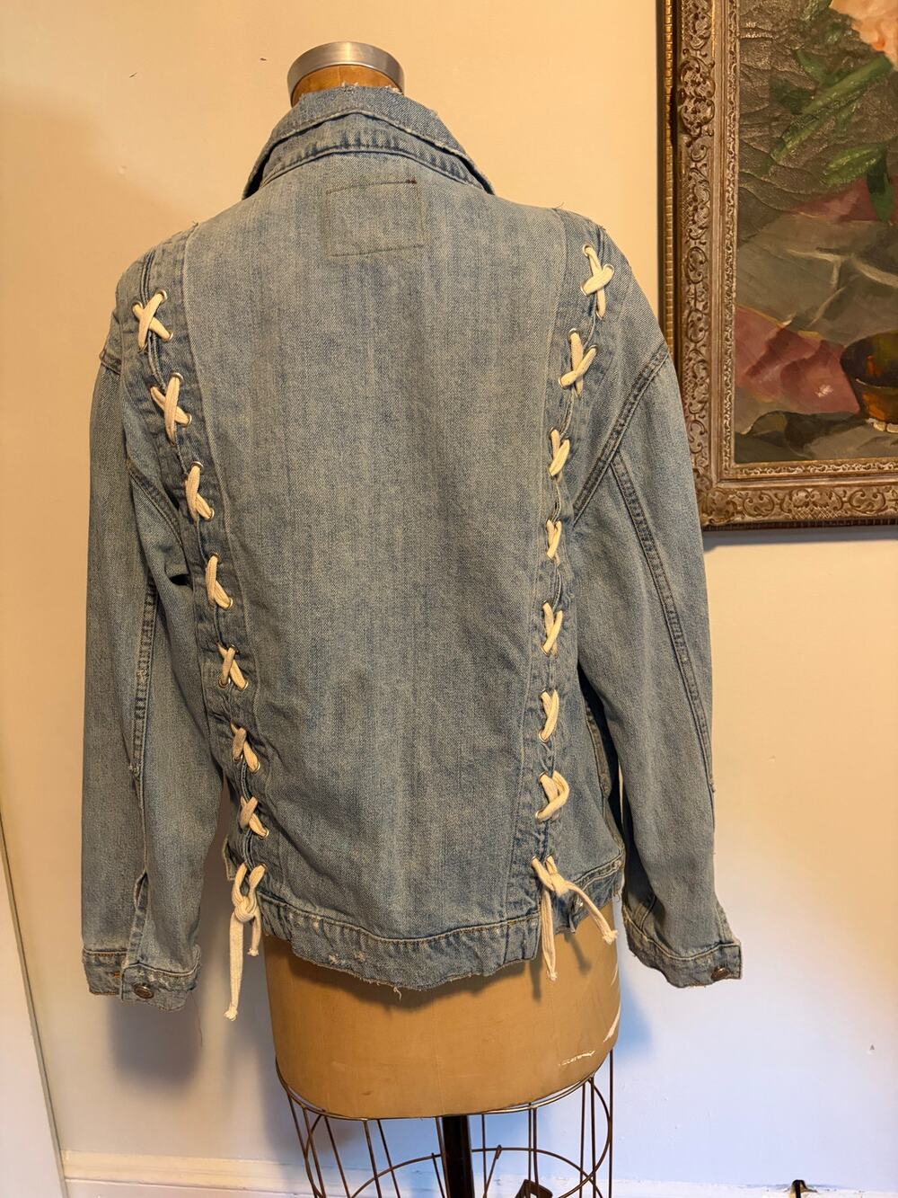 Zara Woman Distressed Light Wash Denim Jacket Lace Up Back Size SM Grunge